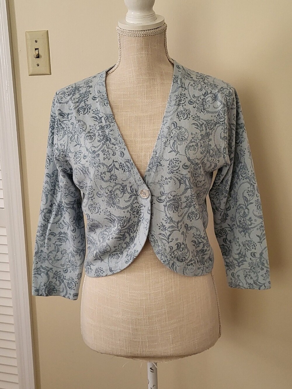 Light Blue Floral Print Cropped Cardigan Sweater